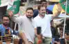 Bihar Politics: घर-घर ‘अधिकार का पर्चा’ बांट रहे तेजस्वी यादव, वादों की पोटली में क्या है खास?-